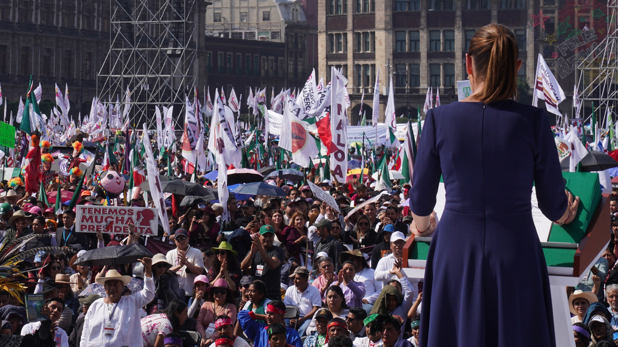 Sheinbaum rechaza dádivas en festejo de la 4T