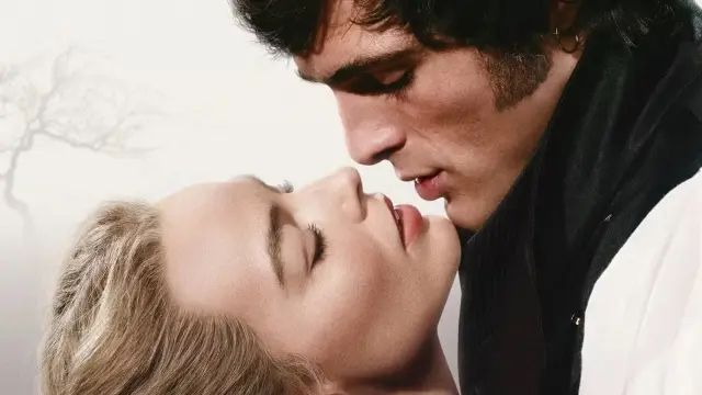 ¿Qué tan buena es Cumbres Borrascosas? Calificación y detalles del estreno