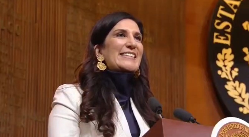 Kenia López Rabadán ve en la Constitución la ruta para pacificar México