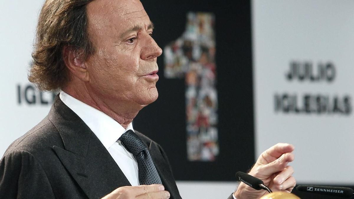 Julio Iglesias demanda a elDiario.es y acusa montaje por presunto abuso